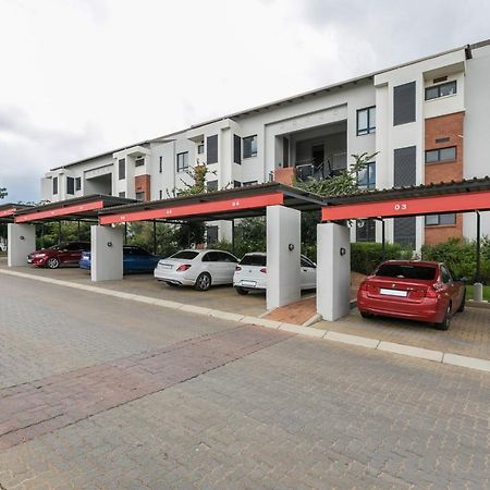 Modern Apartment In A Secure Golf Estate.Wifi Roodepoort Exterior photo